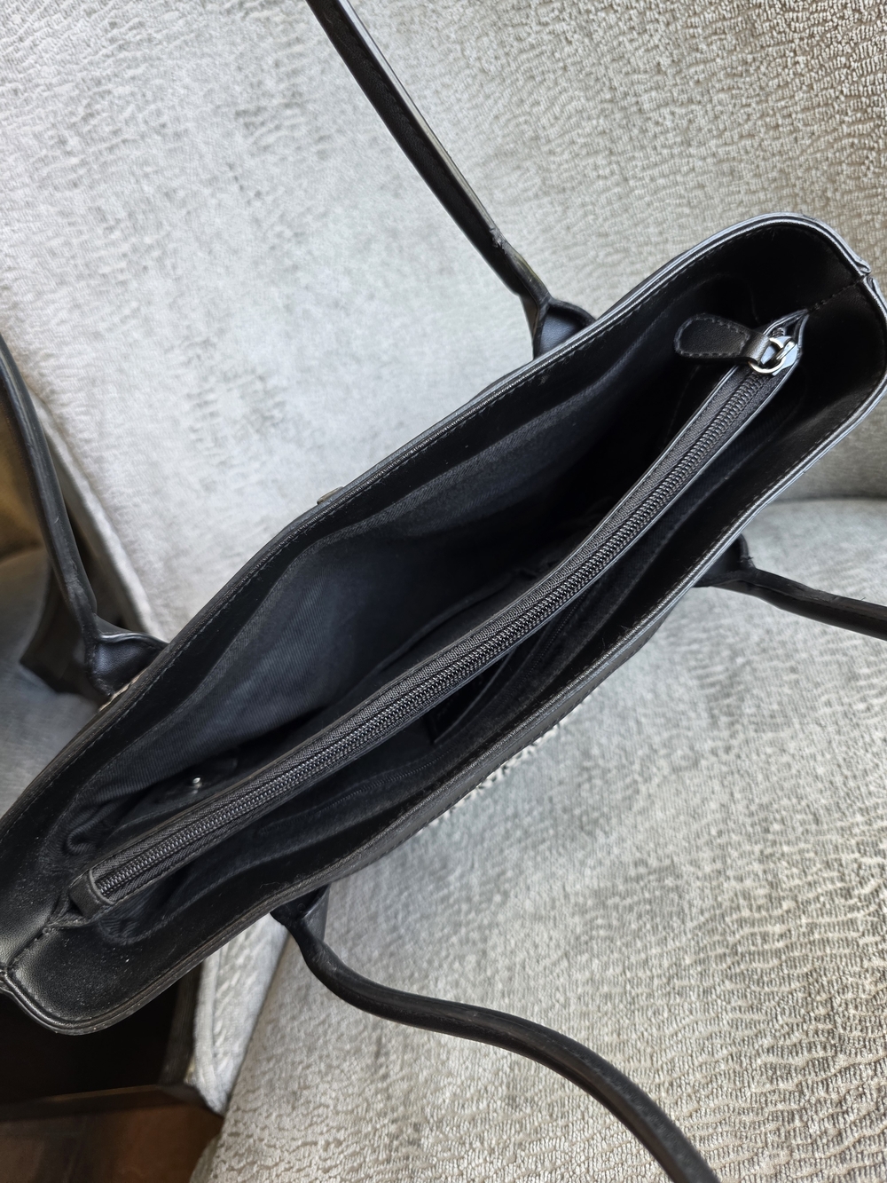 Beautiful Vintage Monogram Etienne Aigner Black Shoulder Handbag Clean!! - Picture 15 of 16